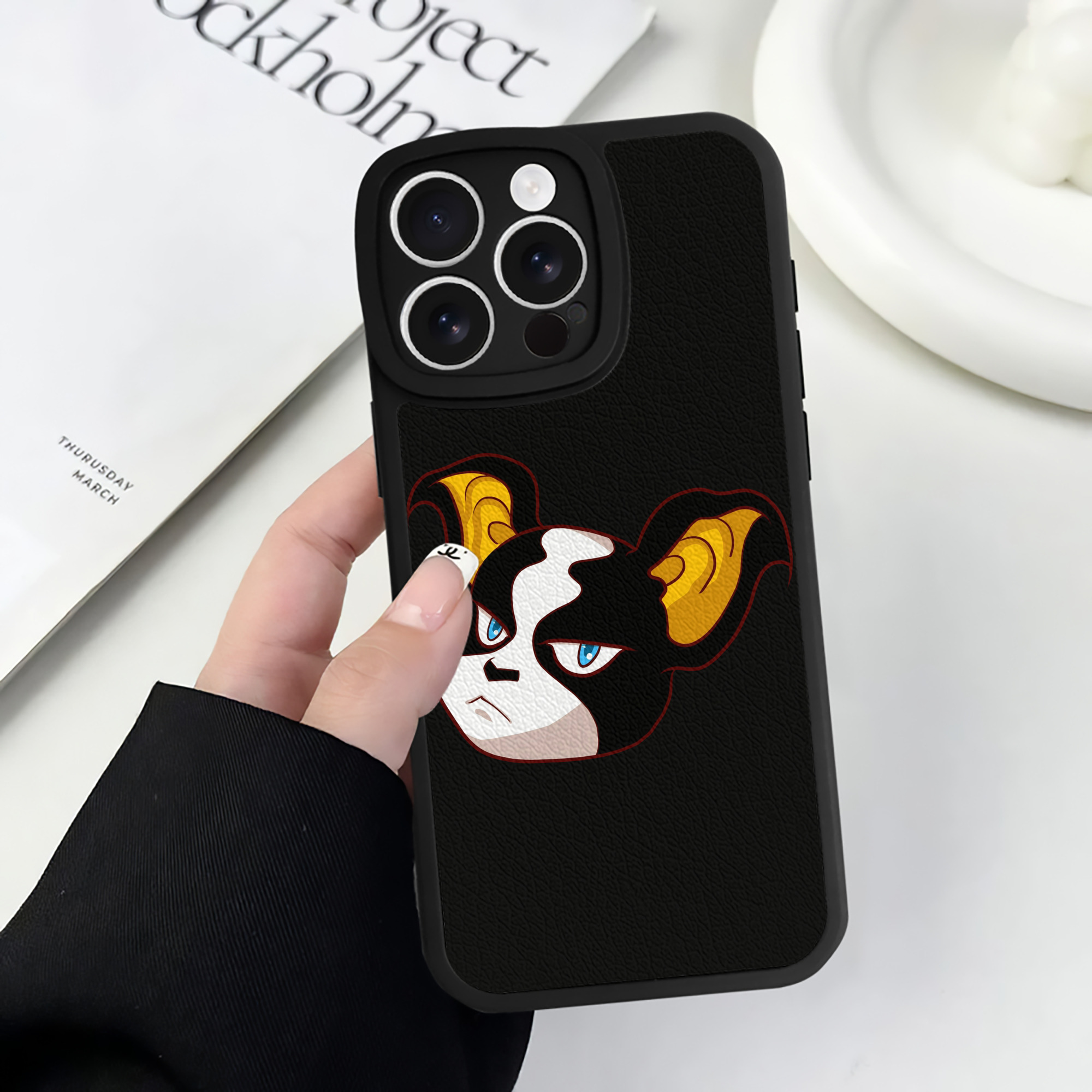 （画像用） ジョジョの奇妙な冒険 イギー JoJo's Bizarre Adventure Iggy 【iPhone 16シリーズ対応】シリコンスマホケース（レザー調） 材質：シリコン